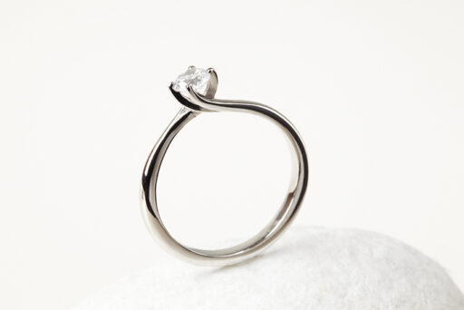 Fairtrade Gold Classic Twisted Claw Engagement Ring